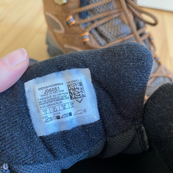 LIKE NEW Merrell men’s size 13 brown hiking boots - Picture 3 of 4